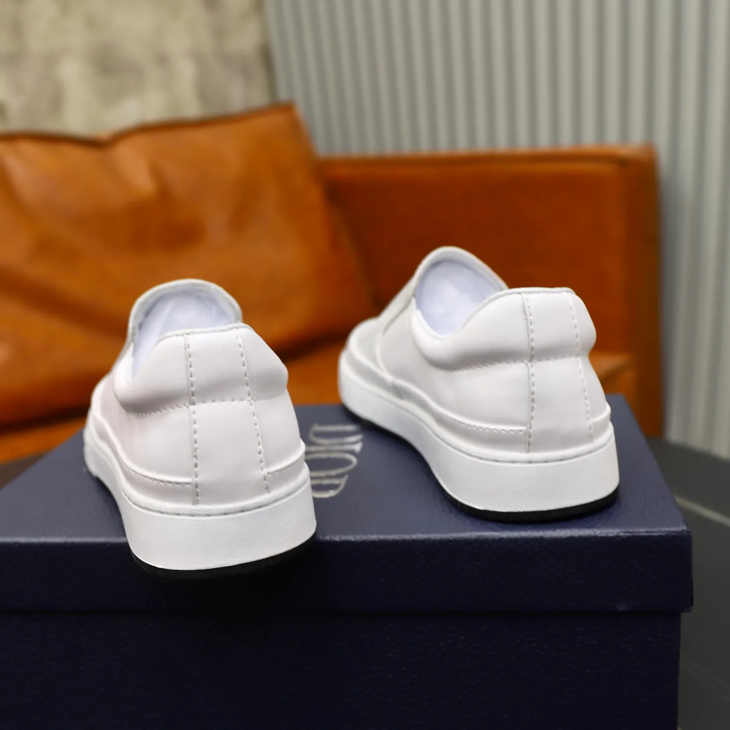 Ex-factory price: 420💰🙅‍♂️🙅‍♂️🙅‍♂️ Brand: Dior DIOR Standard code: 38-44 (45 customized) Grade: Same as the official website Material: Original material splicing Comfortable and breathable lining Lightweight and wear-resistant sports outsole Style category: Men's fashionable casual shoes Running sneakers Distinguished luxury brand elements Top luxury Color: actual picture color